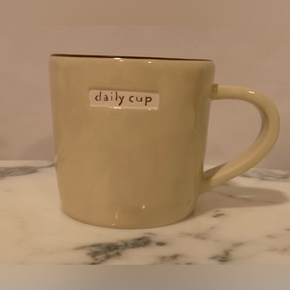 Starbucks 2009 “Daily Cup” Mug Typewriter Font Cream/Tan Minimalist 12 OZ.